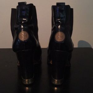 Black short letter boots.